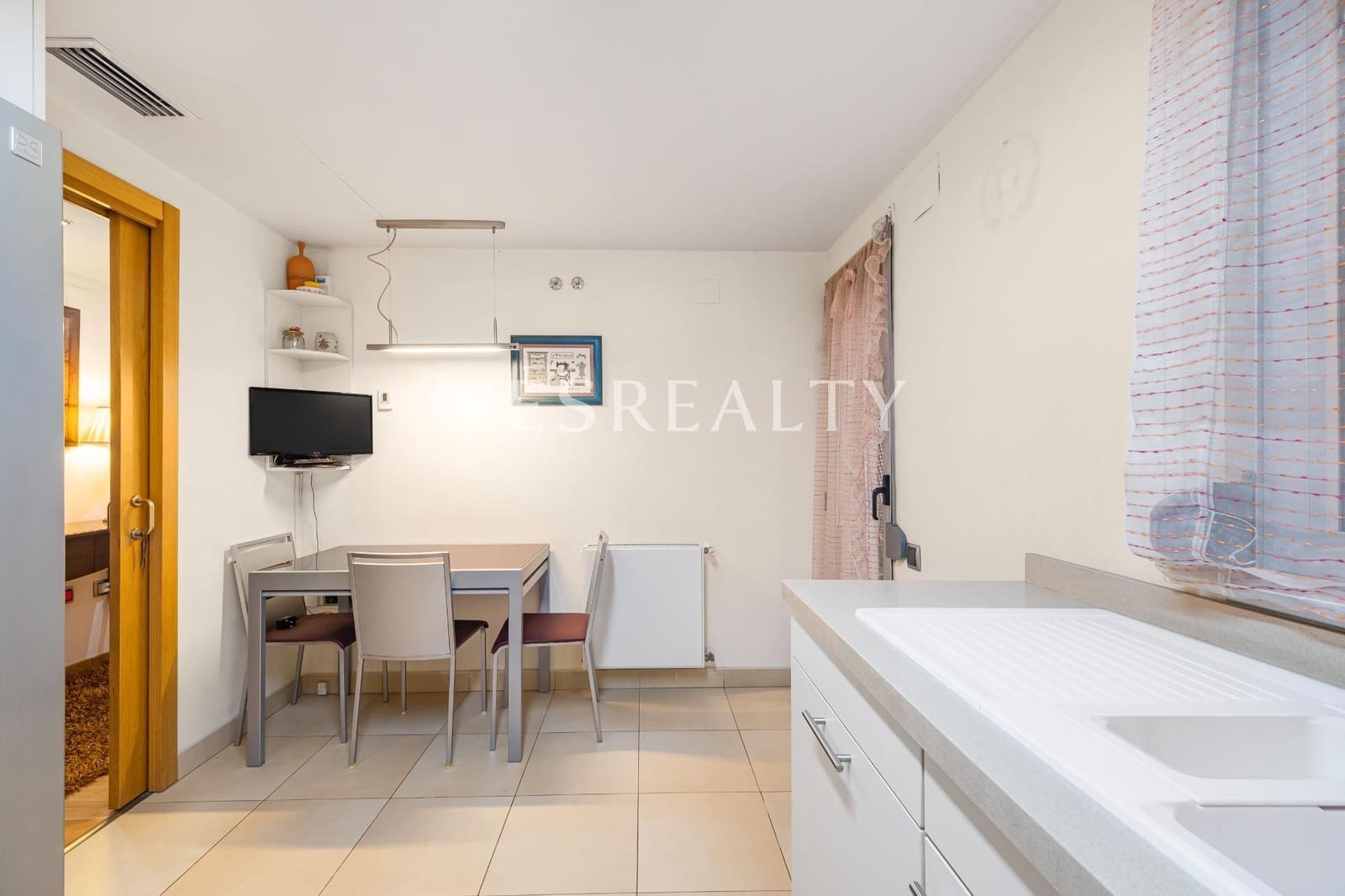 4 soveværelse Lejlighed til salg i Alicante by med garage - € 450.000 (Ref: 8944752)