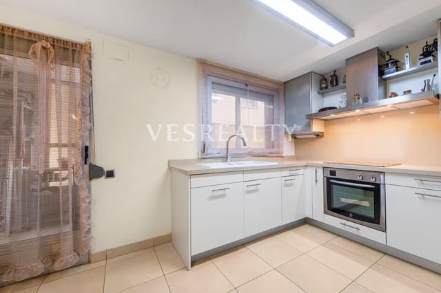 4 bedroom Apartment for sale in Benalúa, Alicante / Alacant city with garage - € 450,000 (Ref: 8944752)