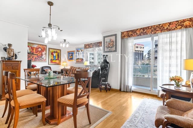 4 bedroom Apartment for sale in Benalúa, Alicante / Alacant city with garage - € 450,000 (Ref: 8944752)