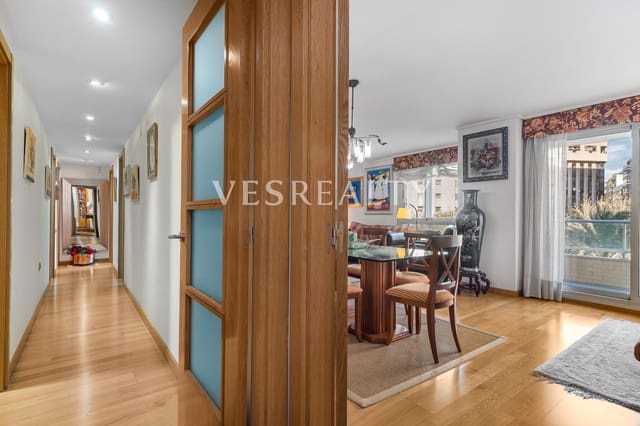 4 bedroom Apartment for sale in Benalúa, Alicante / Alacant city with garage - € 450,000 (Ref: 8944752)