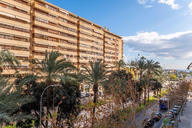 4 bedroom Apartment for sale in Benalúa, Alicante / Alacant city with garage - € 450,000 (Ref: 8944752)