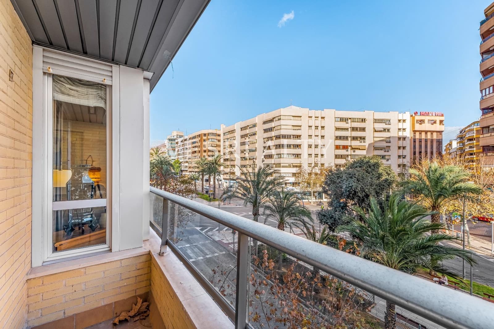 4 soveværelse Lejlighed til salg i Alicante by med garage - € 450.000 (Ref: 8944752)