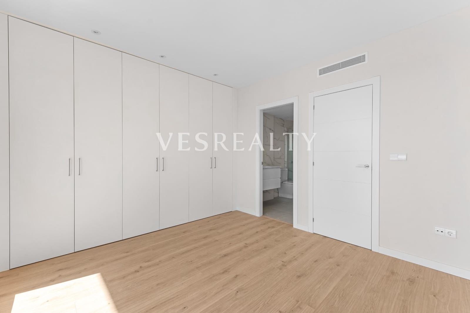 4 slaapkamer Flat te koop in Alicante stad - € 1.080.000 (Ref: 8944763)