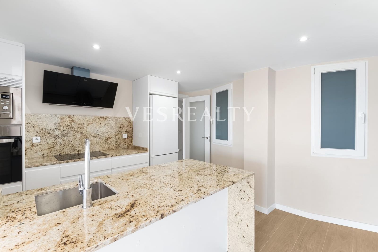 4 slaapkamer Flat te koop in Alicante stad - € 1.080.000 (Ref: 8944763)