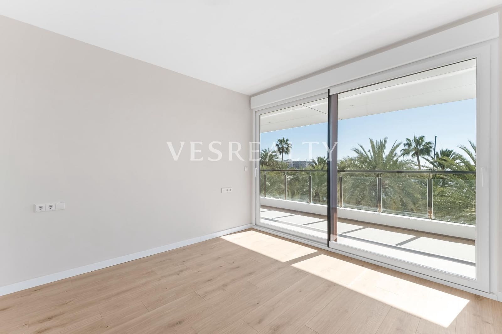 4 slaapkamer Flat te koop in Alicante stad - € 1.080.000 (Ref: 8944763)