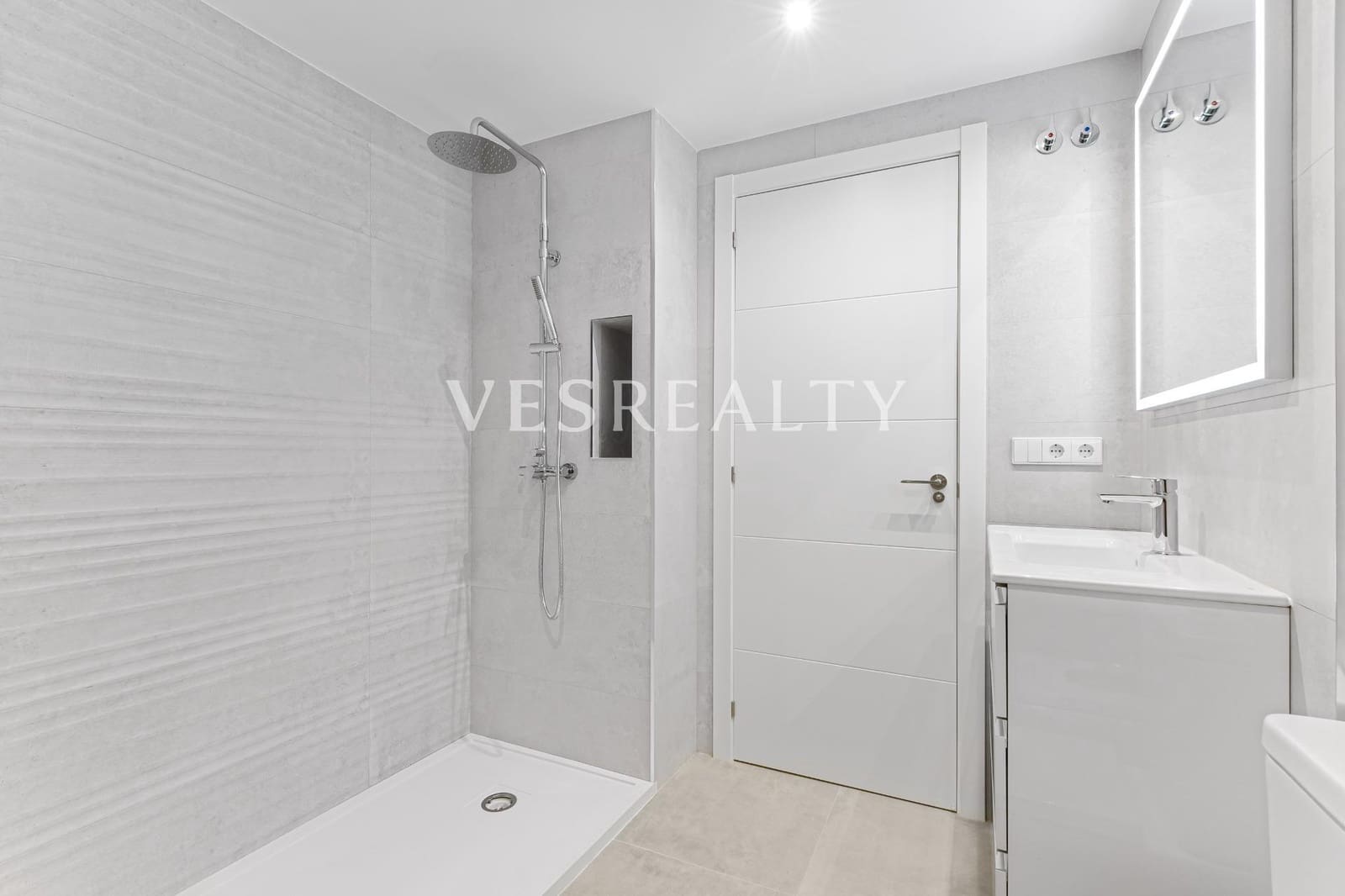 4 slaapkamer Flat te koop in Alicante stad - € 1.080.000 (Ref: 8944763)