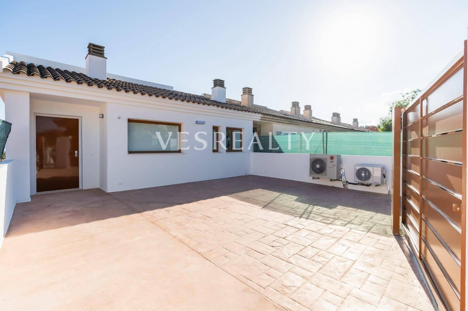 4 soveværelse Bungalow til salg i La Nucia med swimmingpool - € 449.000 (Ref: 8944774)