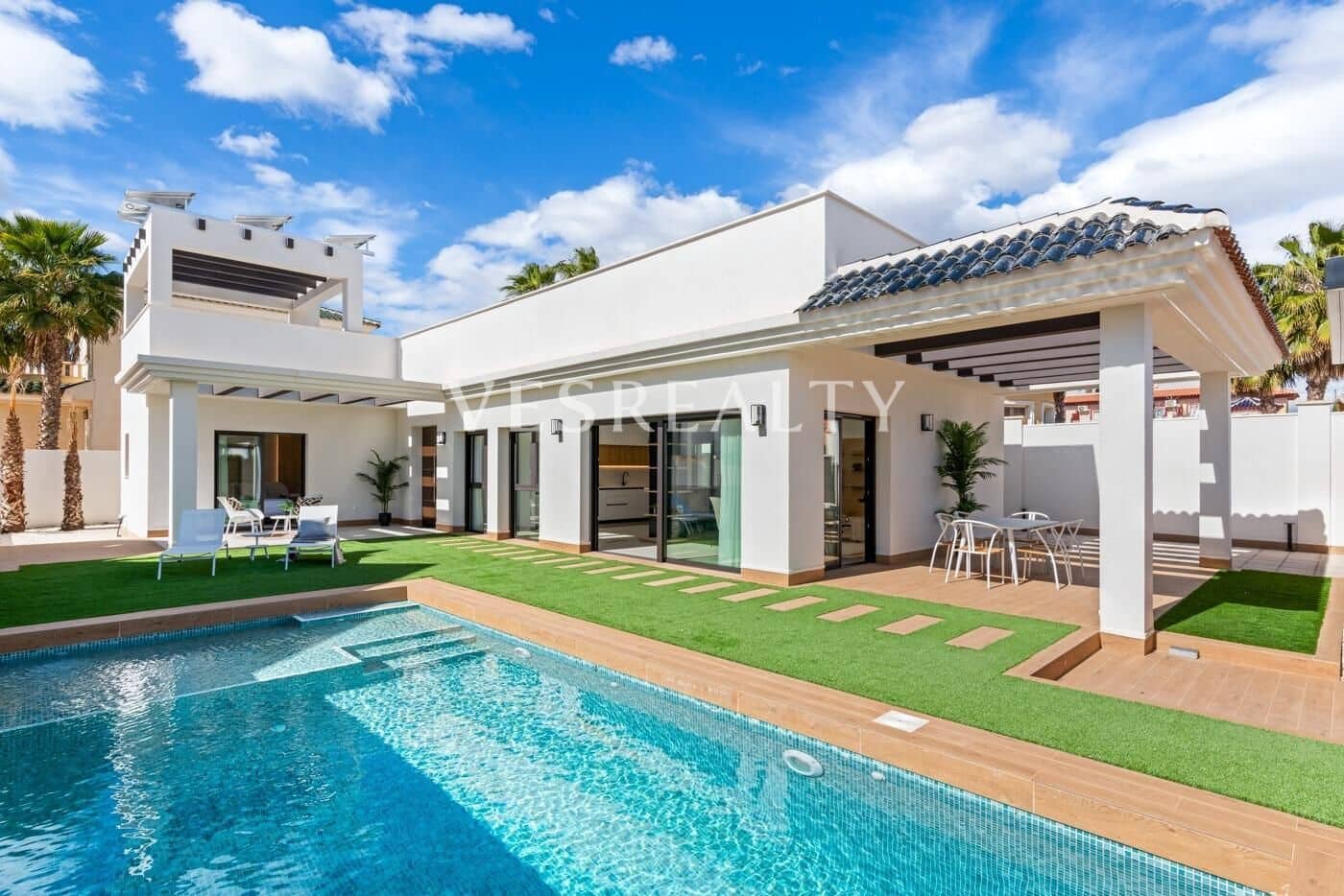 3 Zimmer Villa zu verkaufen in Ciudad Quesada mit Pool - 765.230 € (Ref: 8944781)