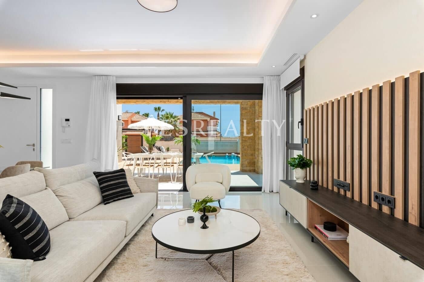 Chalet de 3 habitaciones en Ciudad Quesada en venta con piscina - 869.555 € (Ref: 8944783)