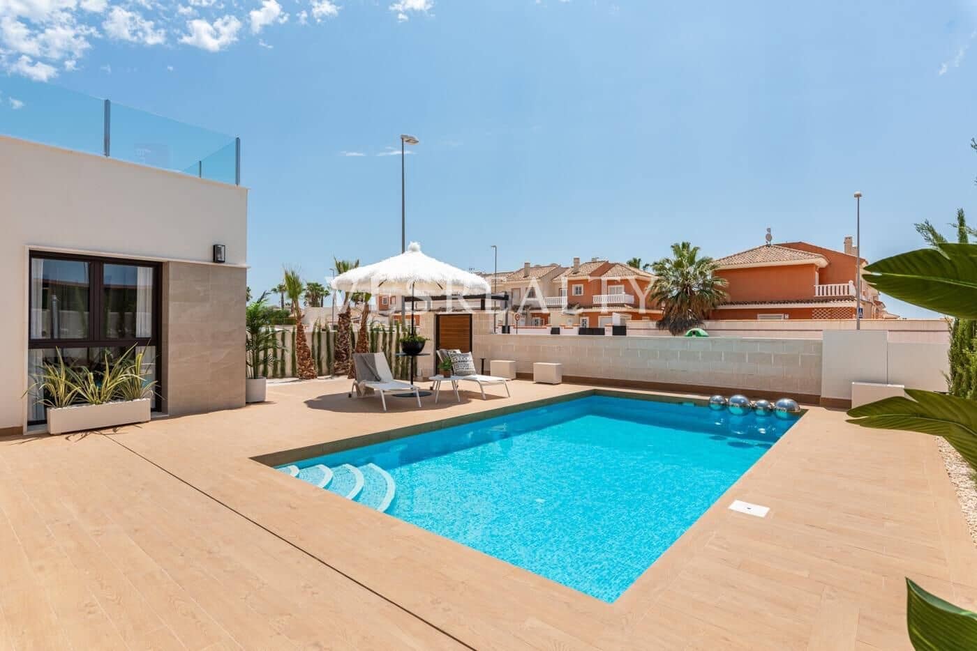 Chalet de 3 habitaciones en Ciudad Quesada en venta con piscina - 869.555 € (Ref: 8944783)