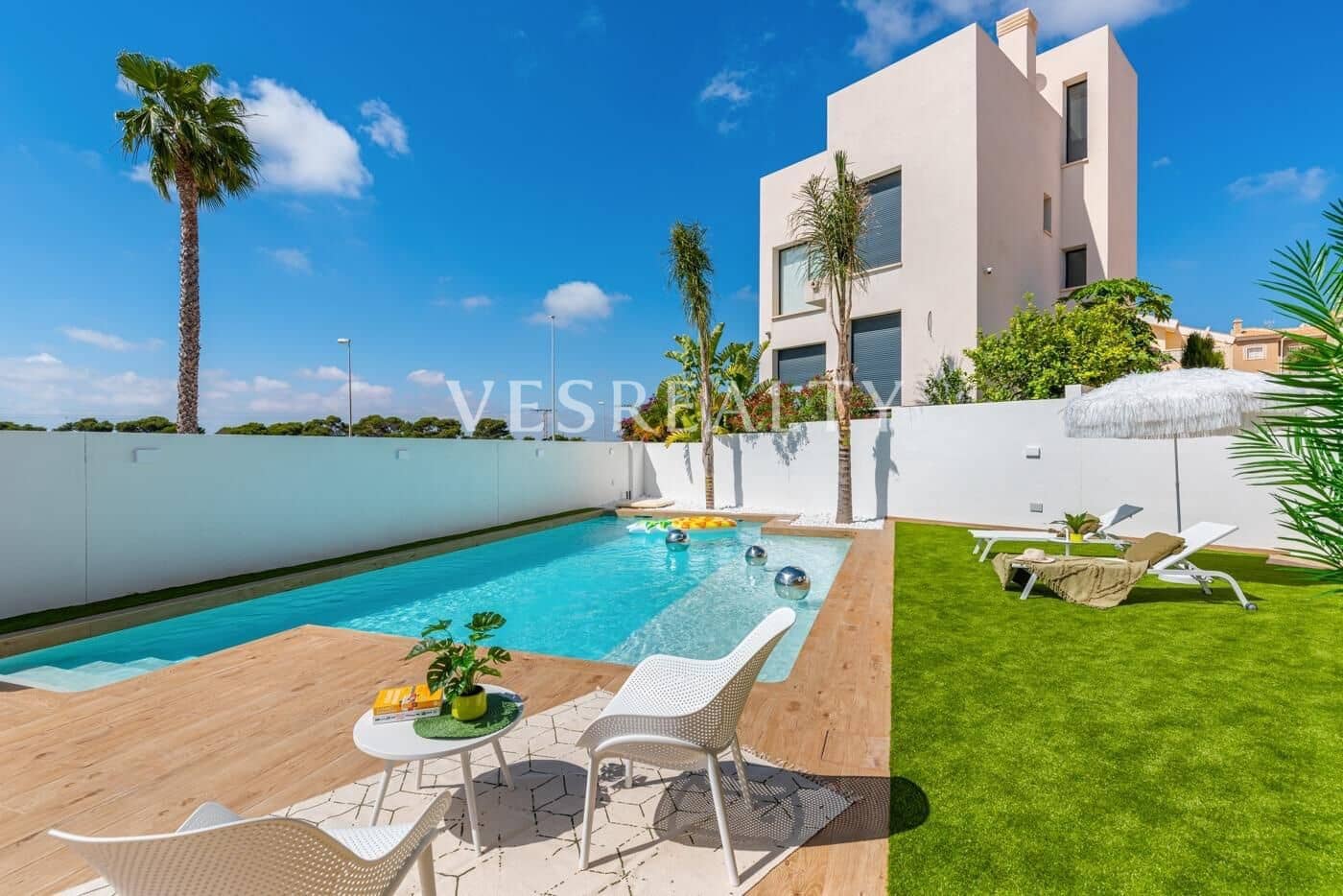 4 bedroom Villa for sale in Ciudad Quesada with pool garage - € 810,810 (Ref: 8944786)