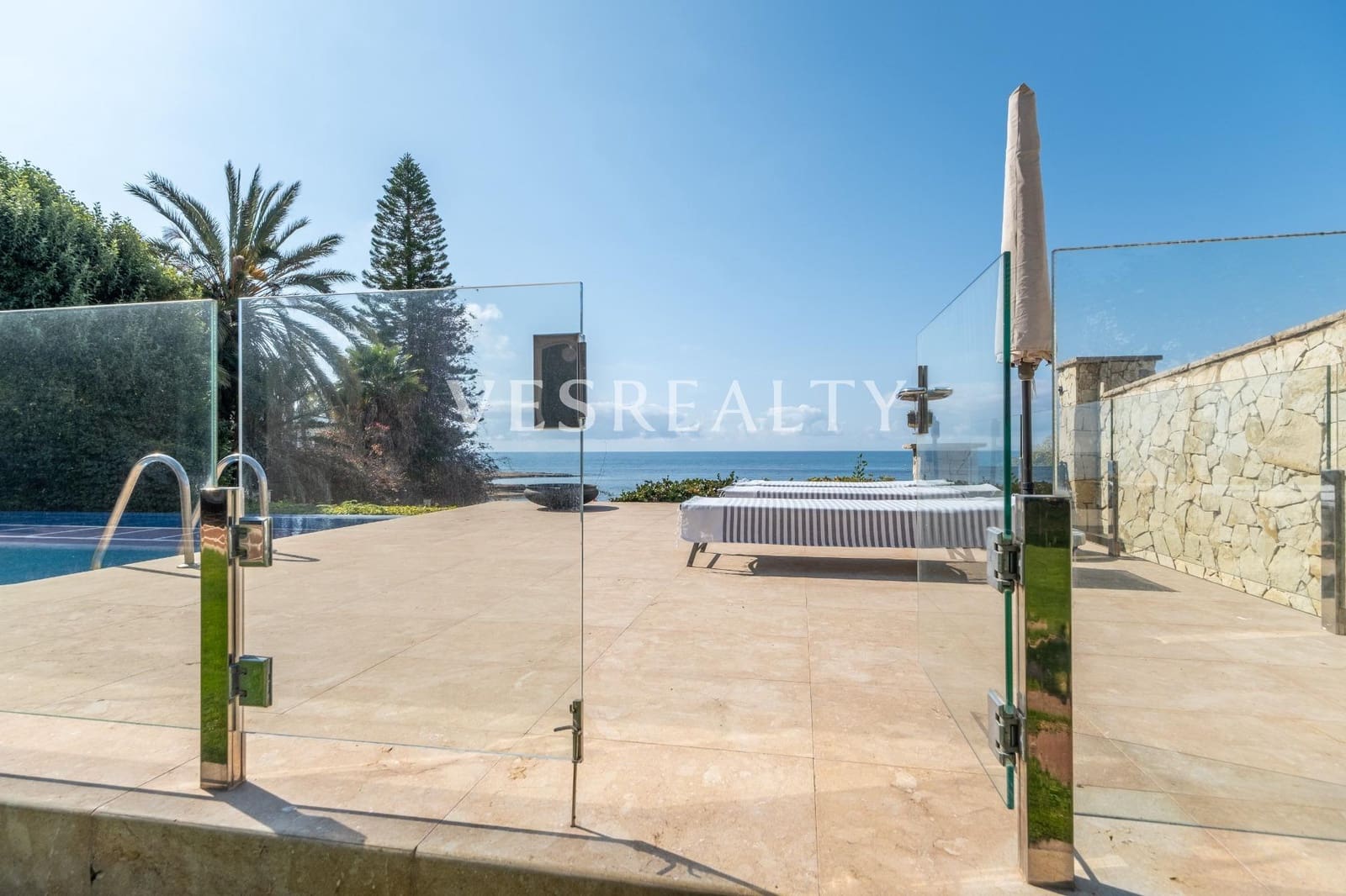 6 bedroom Villa for sale in Playa de San Juan with pool garage - € 3,800,000 (Ref: 8944792)