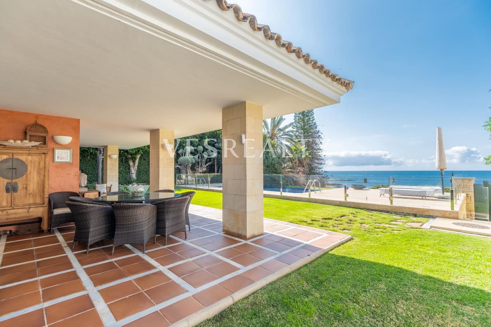 6 bedroom Villa for sale in Playa de San Juan with pool garage - € 3,800,000 (Ref: 8944792)