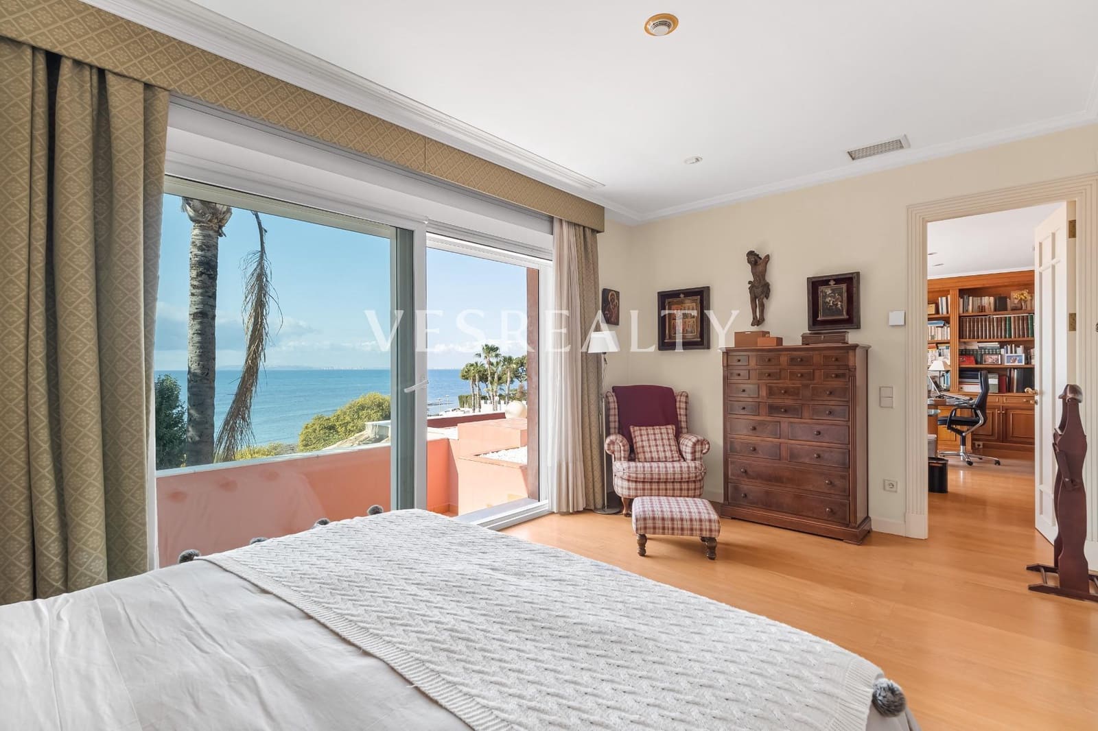 6 bedroom Villa for sale in Playa de San Juan with pool garage - € 3,800,000 (Ref: 8944792)