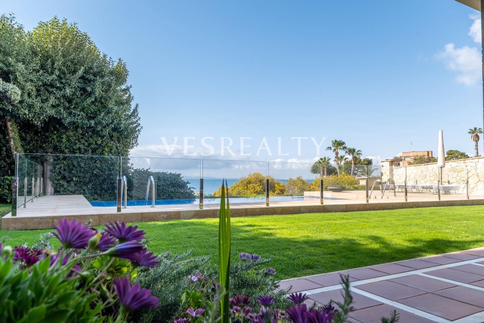 6 bedroom Villa for sale in Playa de San Juan with pool garage - € 3,800,000 (Ref: 8944792)