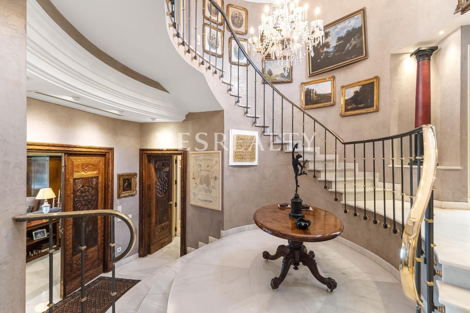 6 bedroom Villa for sale in Playa de San Juan with pool garage - € 3,800,000 (Ref: 8944792)
