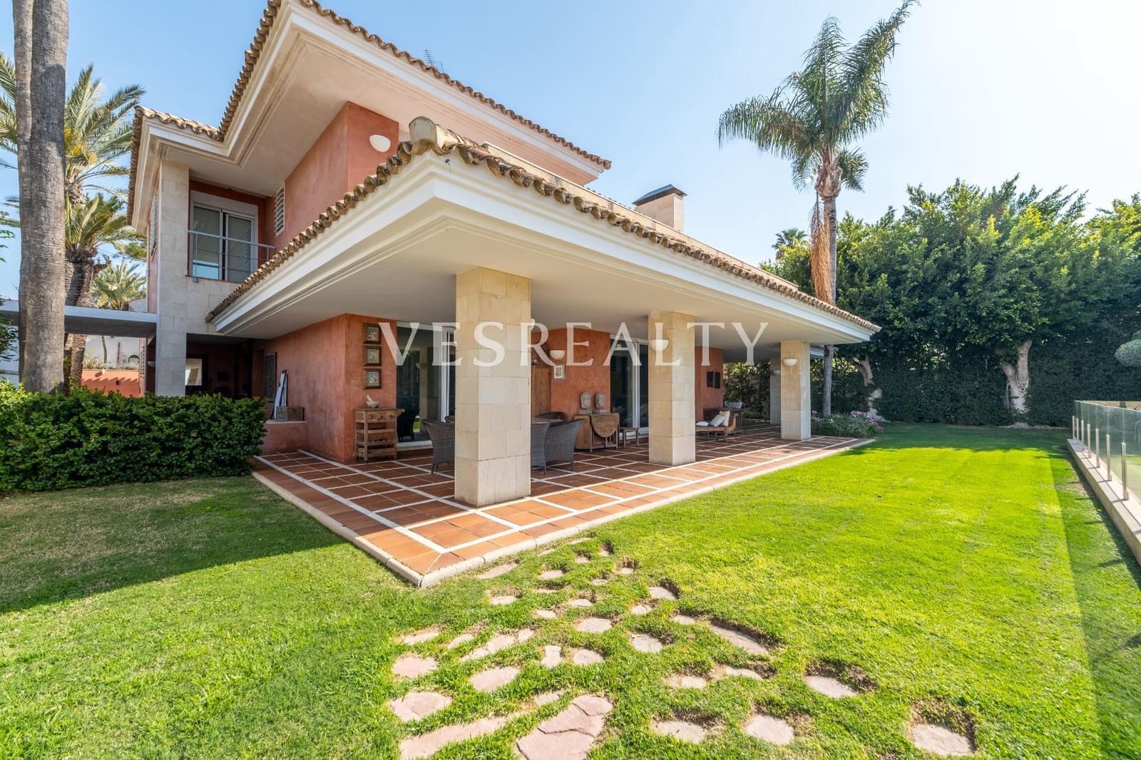 6 bedroom Villa for sale in Playa de San Juan with pool garage - € 3,800,000 (Ref: 8944792)
