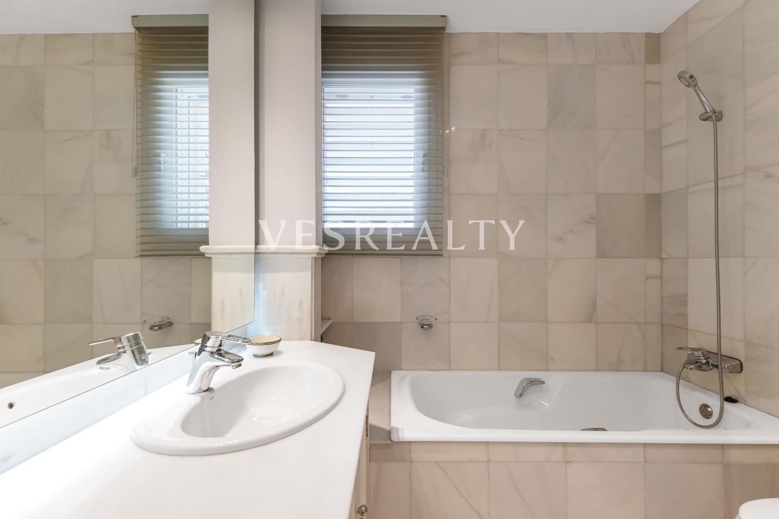 6 bedroom Villa for sale in Playa de San Juan with pool garage - € 3,800,000 (Ref: 8944792)