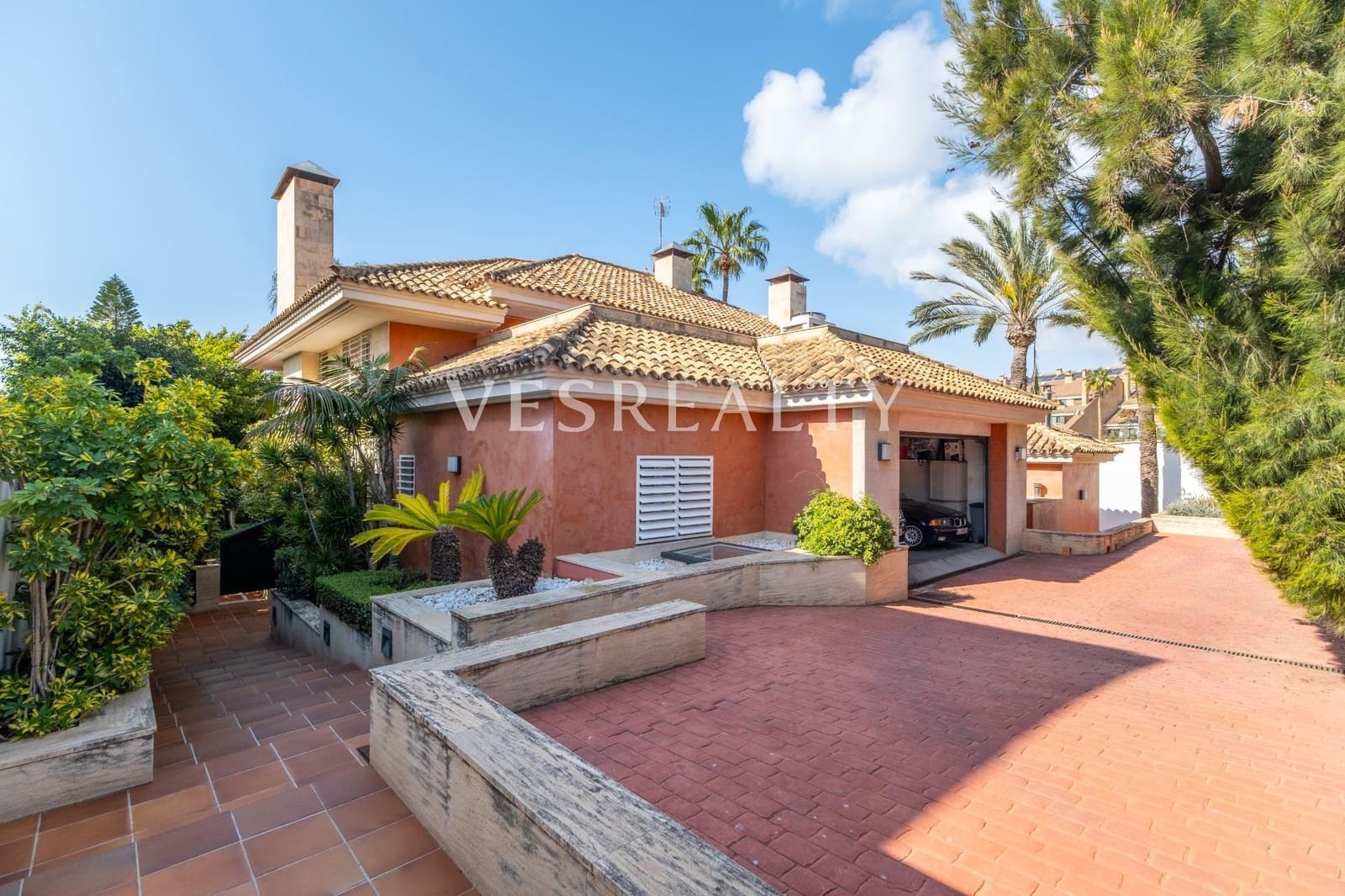 6 bedroom Villa for sale in Playa de San Juan with pool garage - € 3,800,000 (Ref: 8944792)