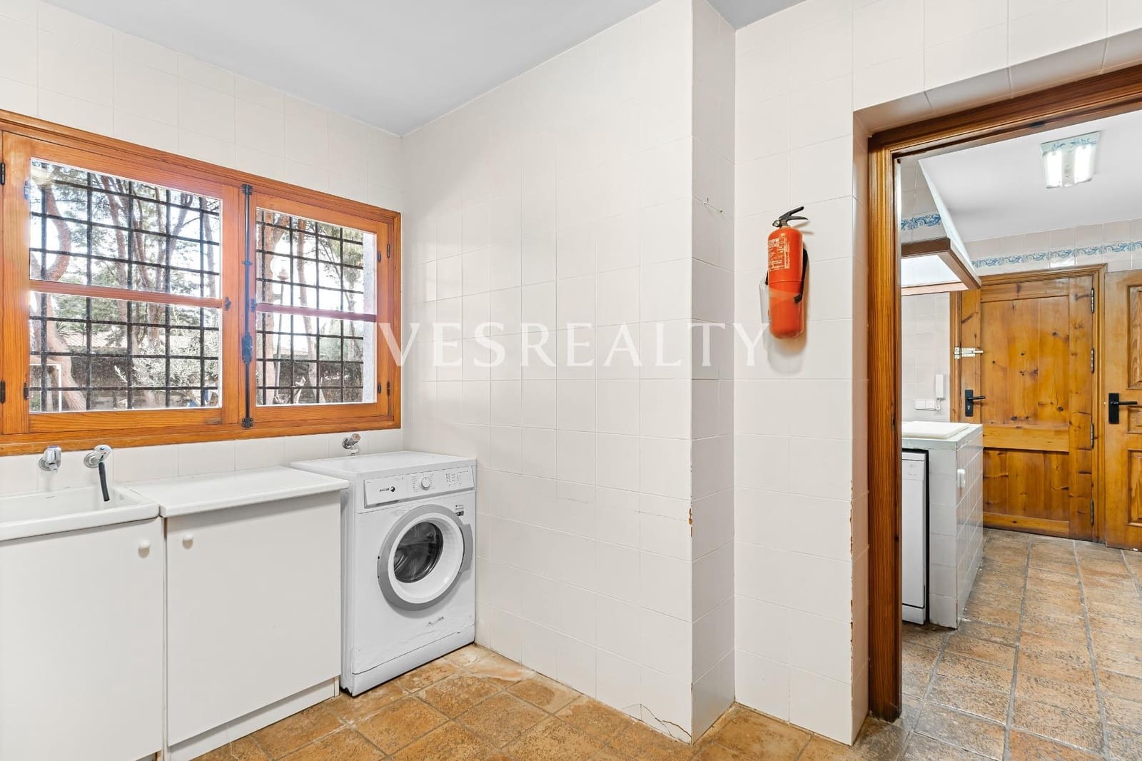 5 bedroom Villa for sale in Alicante / Alacant city with pool garage - € 1,550,000 (Ref: 8944833)