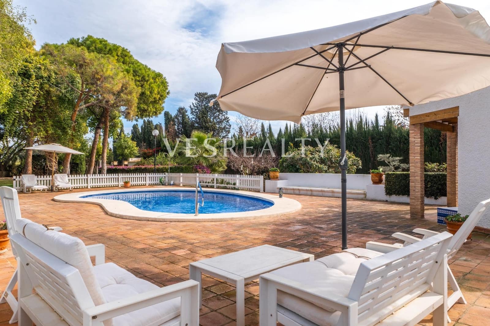 5 bedroom Villa for sale in Alicante / Alacant city with pool garage - € 1,550,000 (Ref: 8944833)
