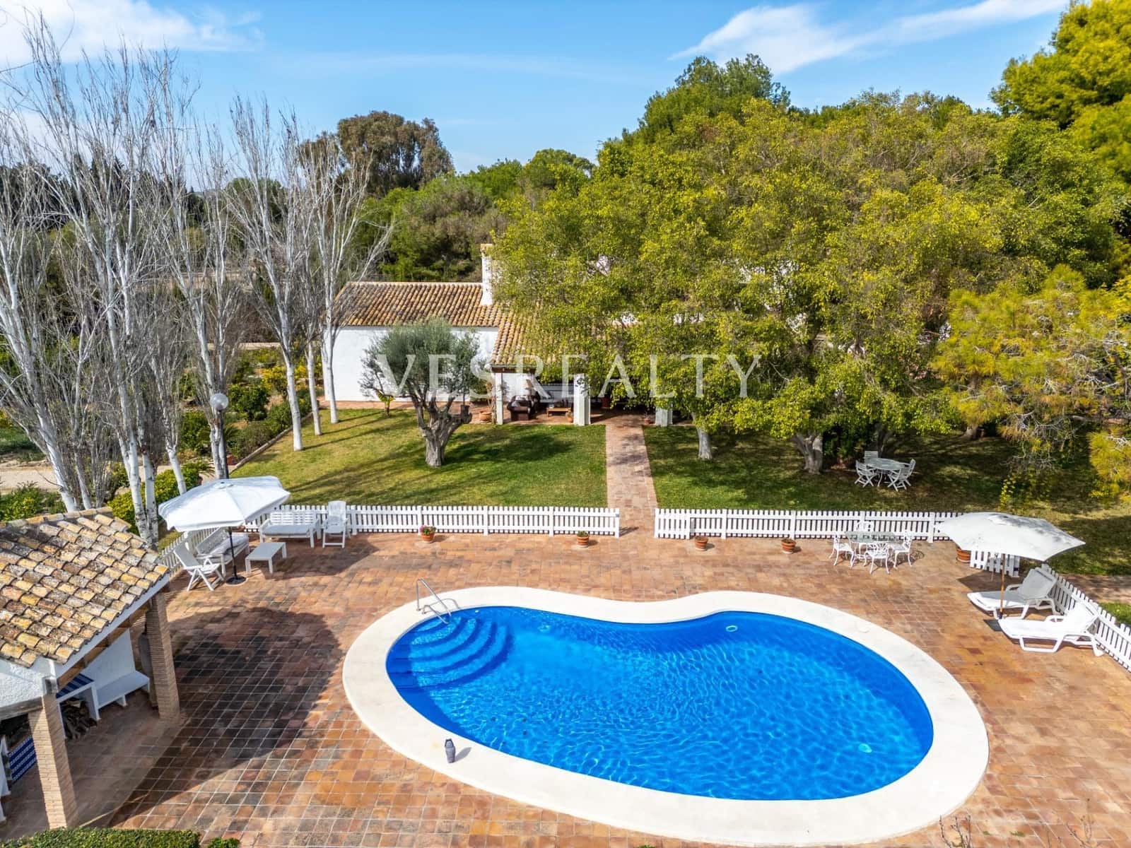 5 bedroom Villa for sale in Alicante / Alacant city with pool garage - € 1,550,000 (Ref: 8944833)