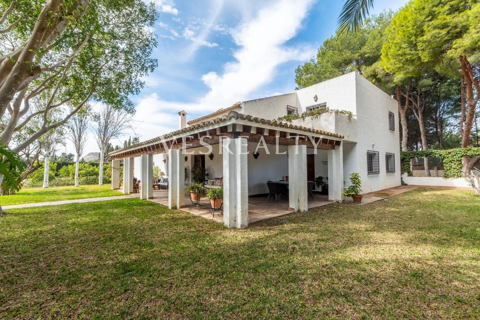 5 bedroom Villa for sale in Alicante / Alacant city with pool garage - € 1,550,000 (Ref: 8944833)