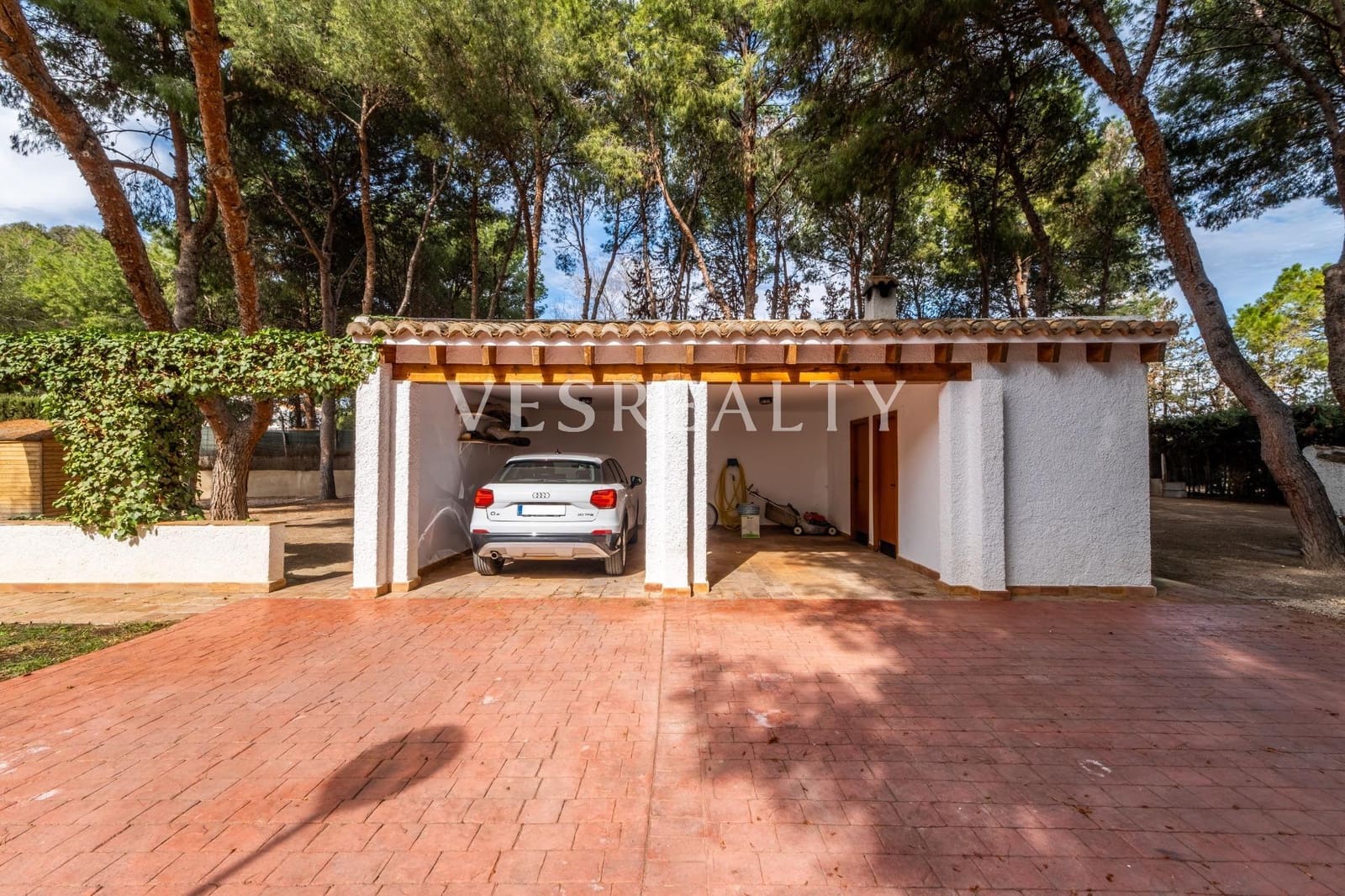 5 bedroom Villa for sale in Alicante / Alacant city with pool garage - € 1,550,000 (Ref: 8944833)
