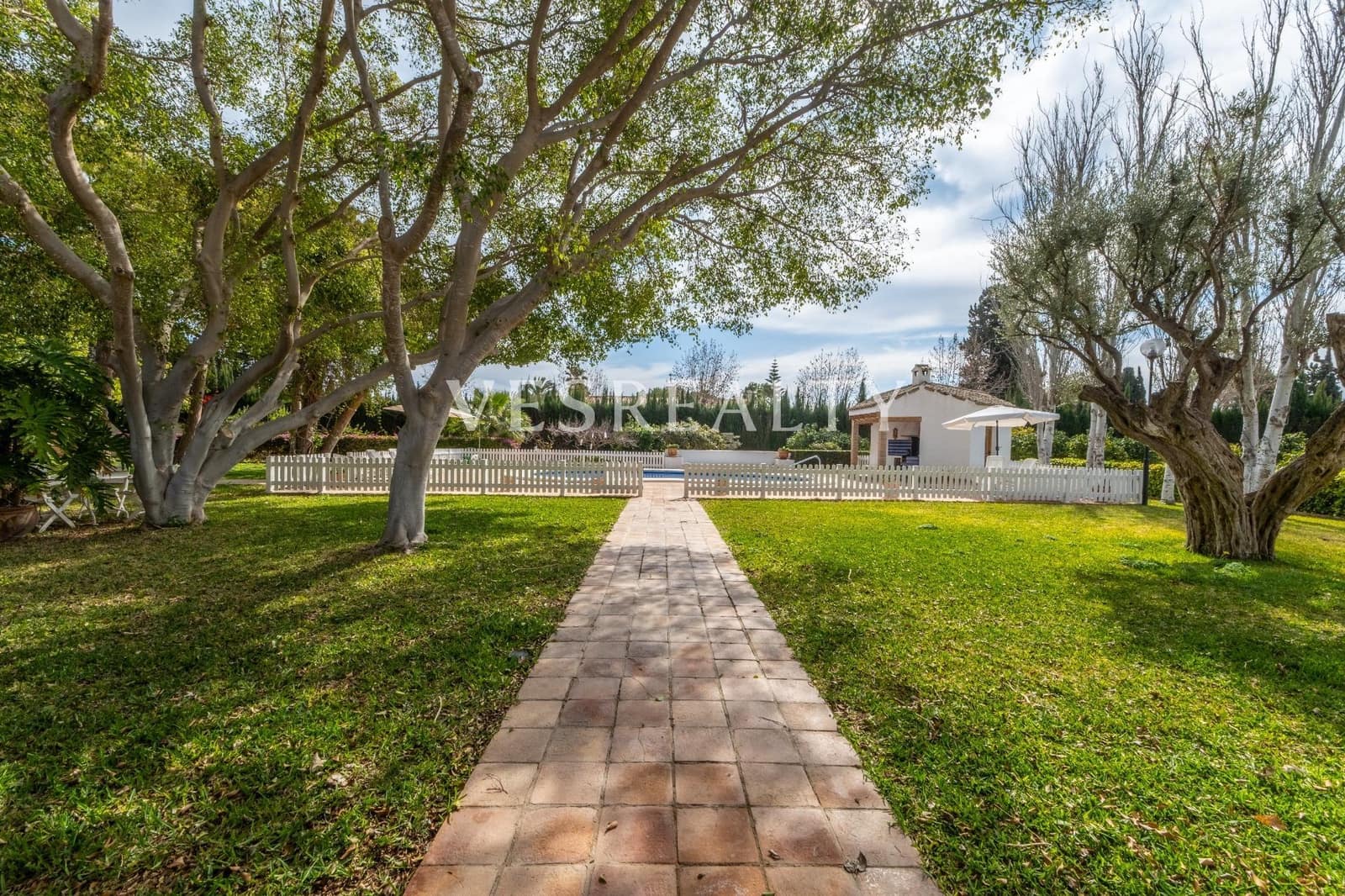 5 bedroom Villa for sale in Alicante / Alacant city with pool garage - € 1,550,000 (Ref: 8944833)