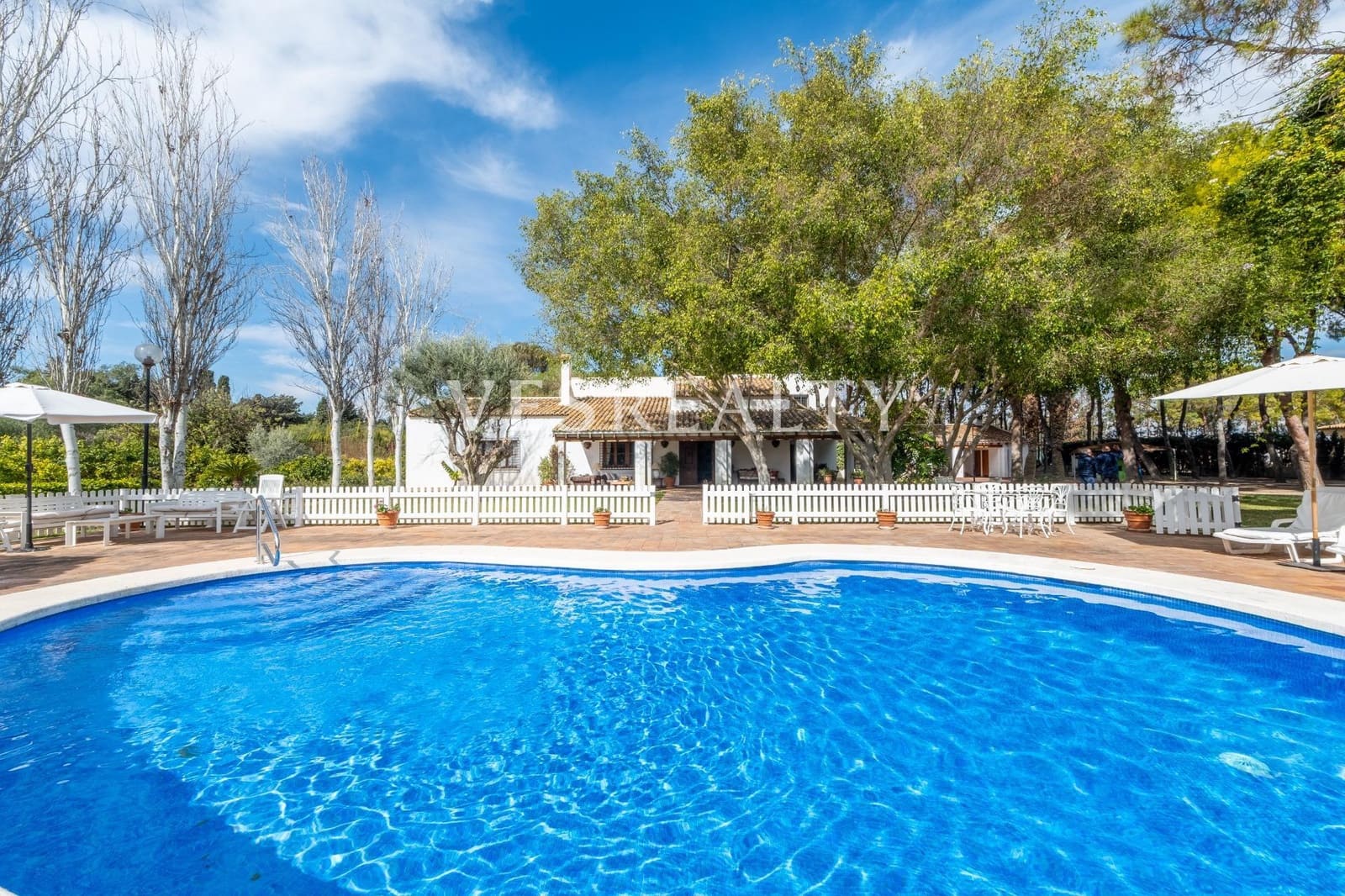 5 bedroom Villa for sale in Alicante / Alacant city with pool garage - € 1,550,000 (Ref: 8944833)