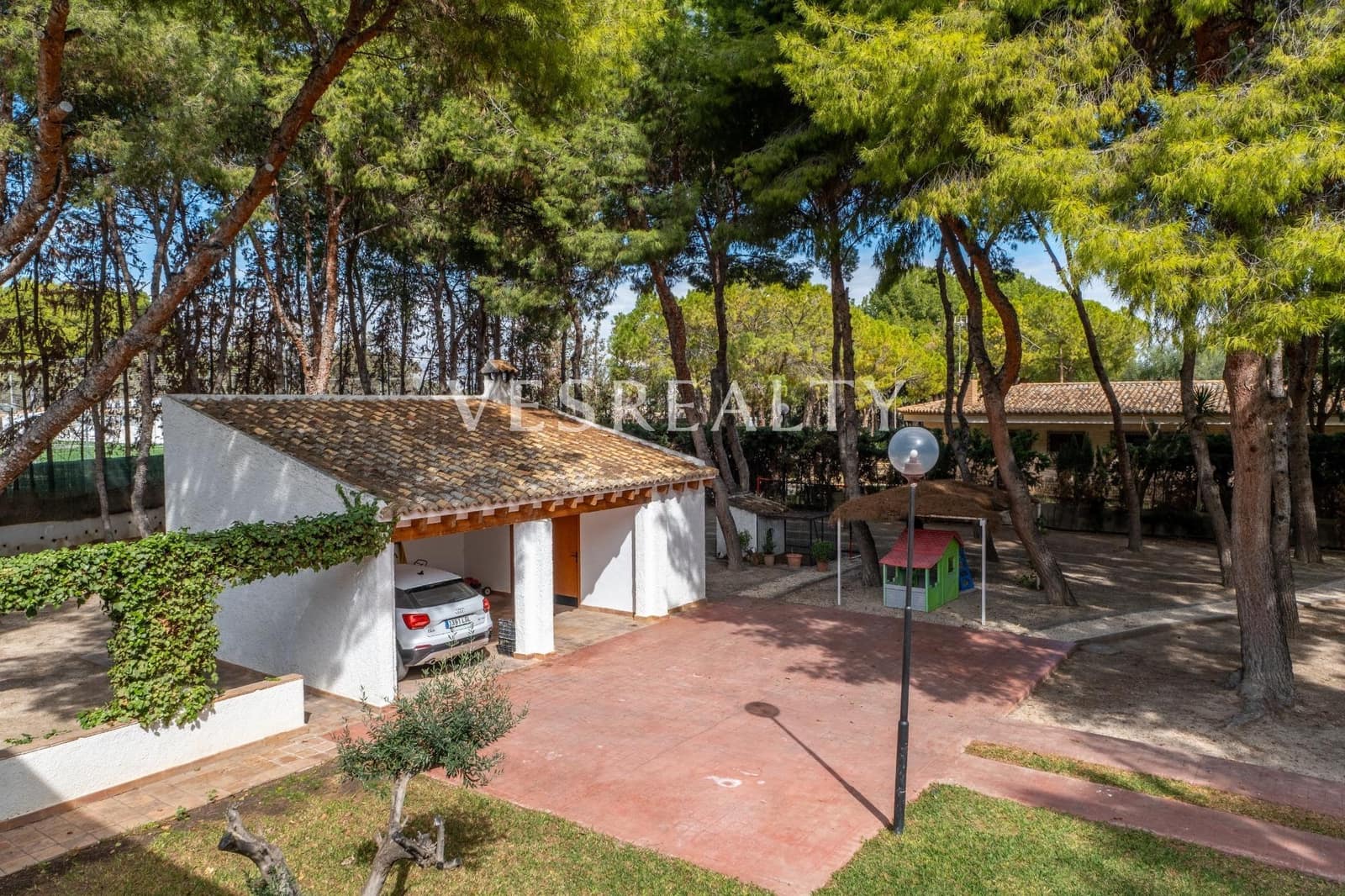 5 bedroom Villa for sale in Alicante / Alacant city with pool garage - € 1,550,000 (Ref: 8944833)