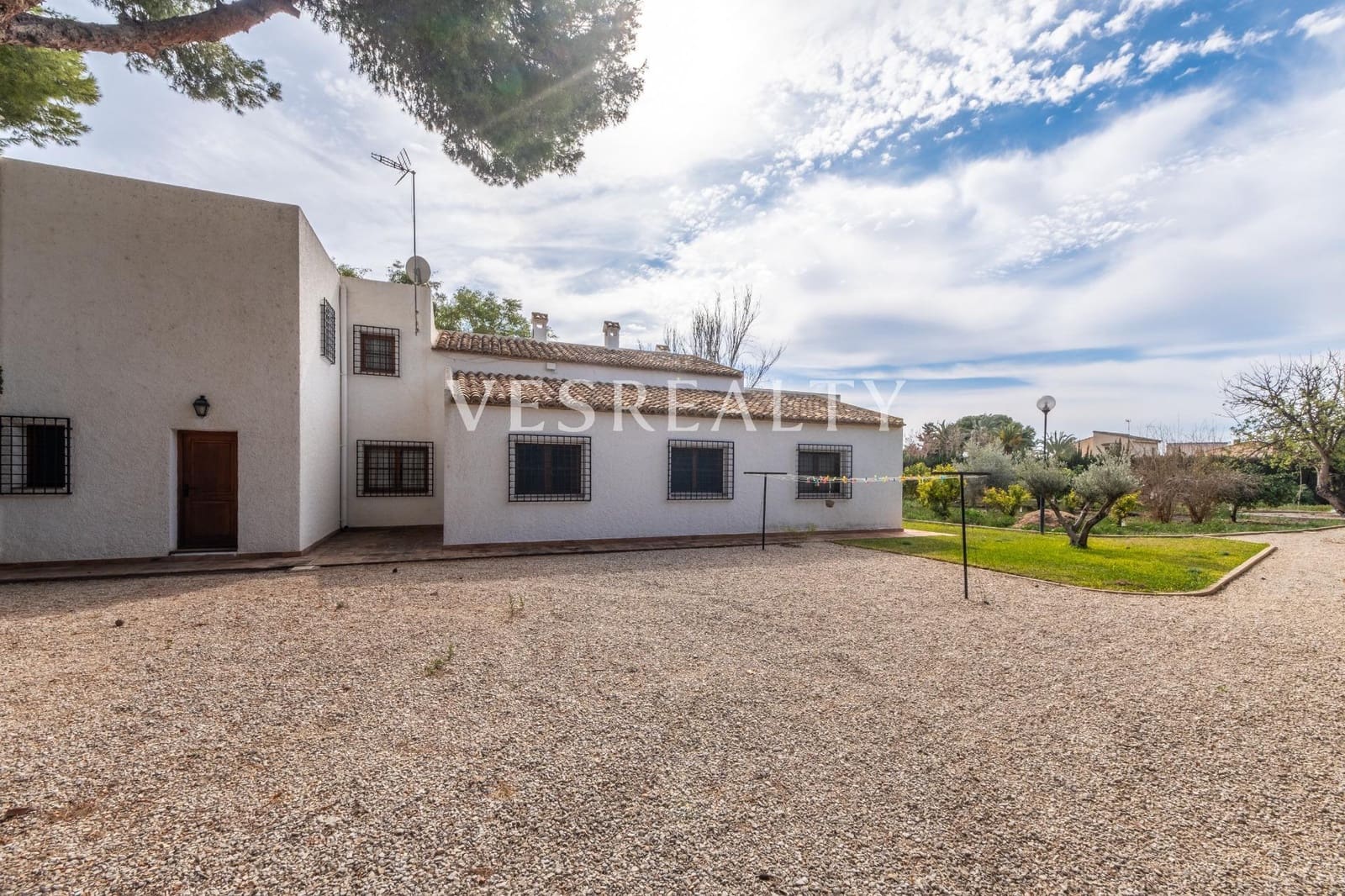 5 bedroom Villa for sale in Alicante / Alacant city with pool garage - € 1,550,000 (Ref: 8944833)