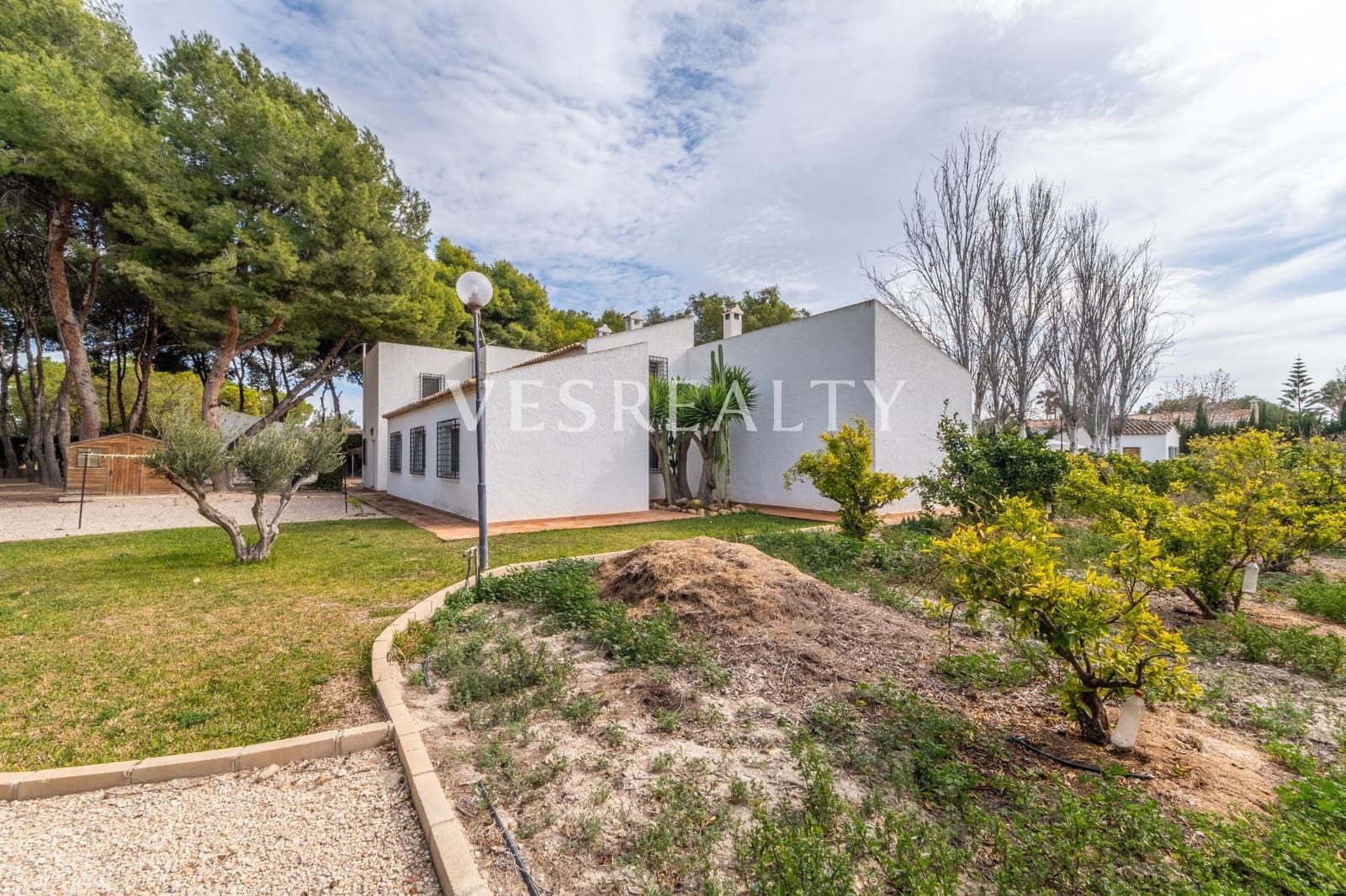 5 bedroom Villa for sale in Alicante / Alacant city with pool garage - € 1,550,000 (Ref: 8944833)