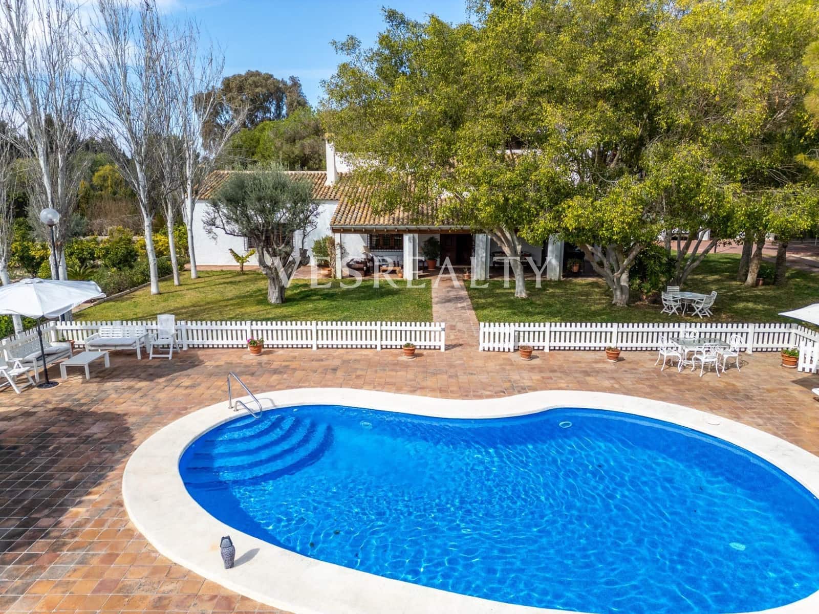 5 bedroom Villa for sale in Alicante / Alacant city with pool garage - € 1,550,000 (Ref: 8944833)