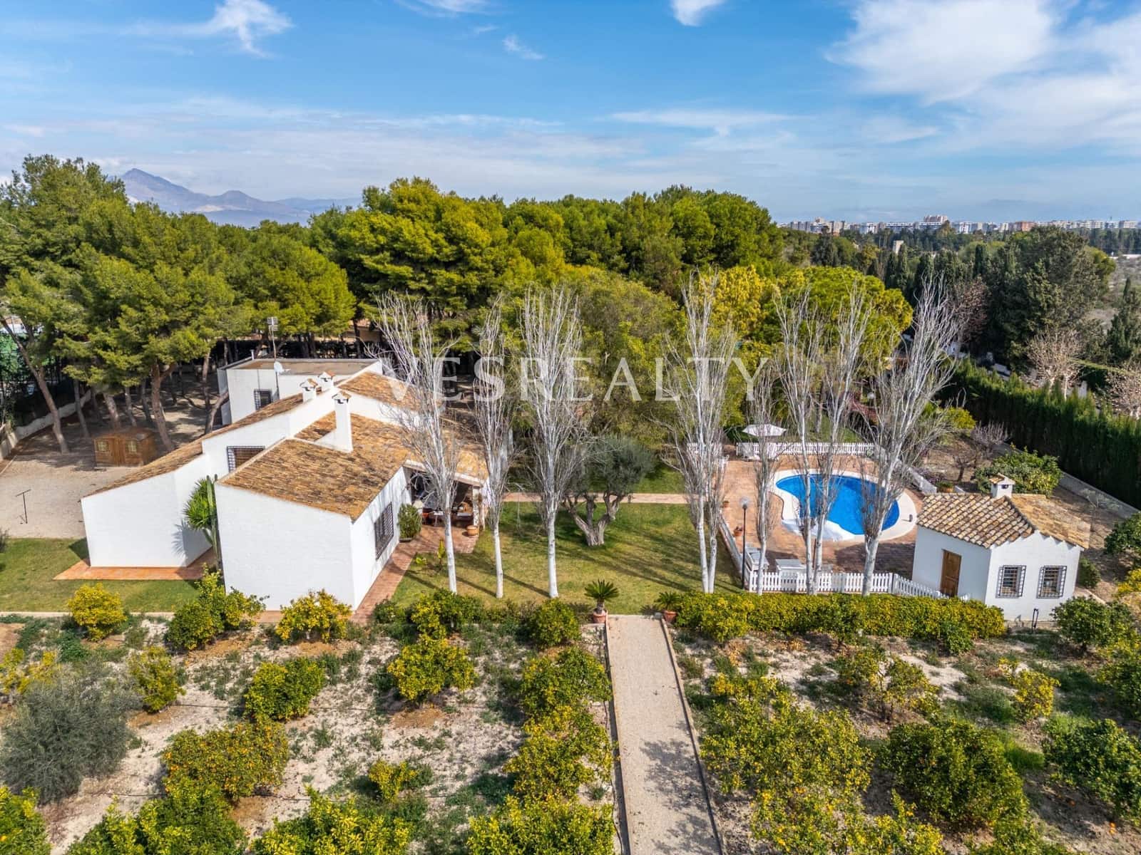 5 bedroom Villa for sale in Alicante / Alacant city with pool garage - € 1,550,000 (Ref: 8944833)