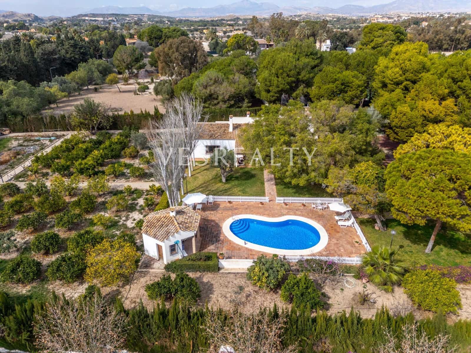 5 bedroom Villa for sale in Alicante / Alacant city with pool garage - € 1,550,000 (Ref: 8944833)