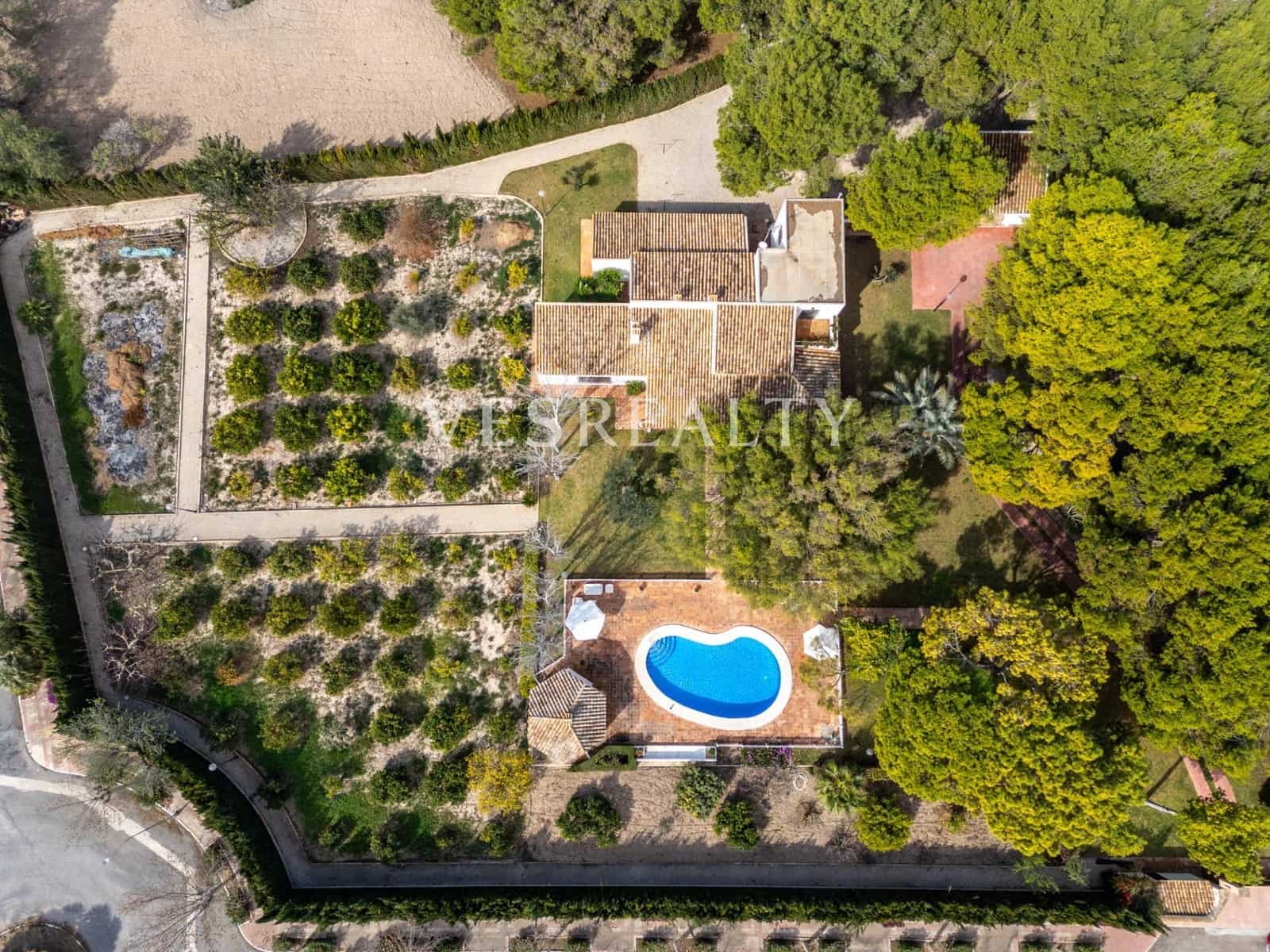 5 bedroom Villa for sale in Alicante / Alacant city with pool garage - € 1,550,000 (Ref: 8944833)