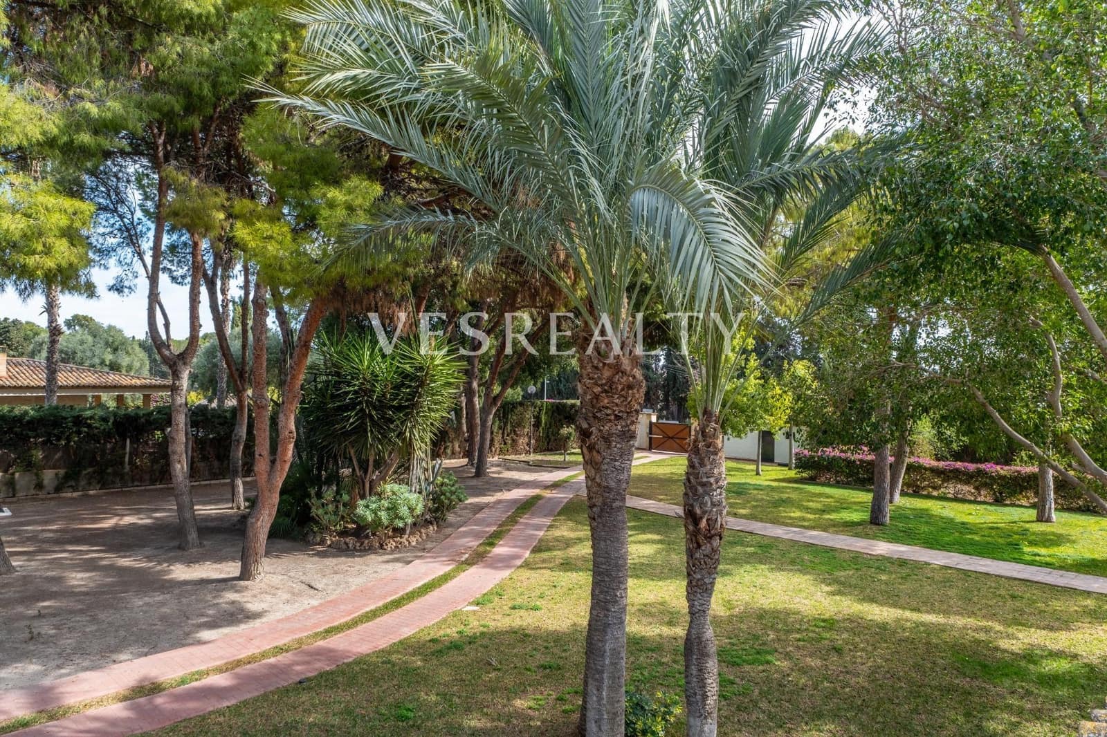 5 bedroom Villa for sale in Alicante / Alacant city with pool garage - € 1,550,000 (Ref: 8944833)