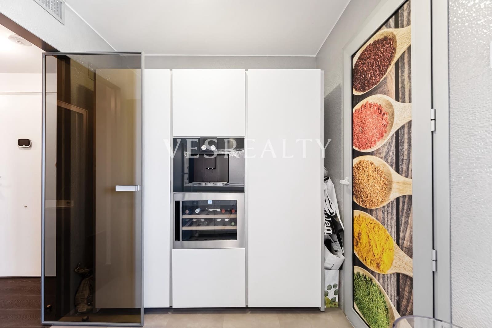 2 bedroom Flat for sale in Alicante / Alacant city with pool garage - € 600,000 (Ref: 8944835)
