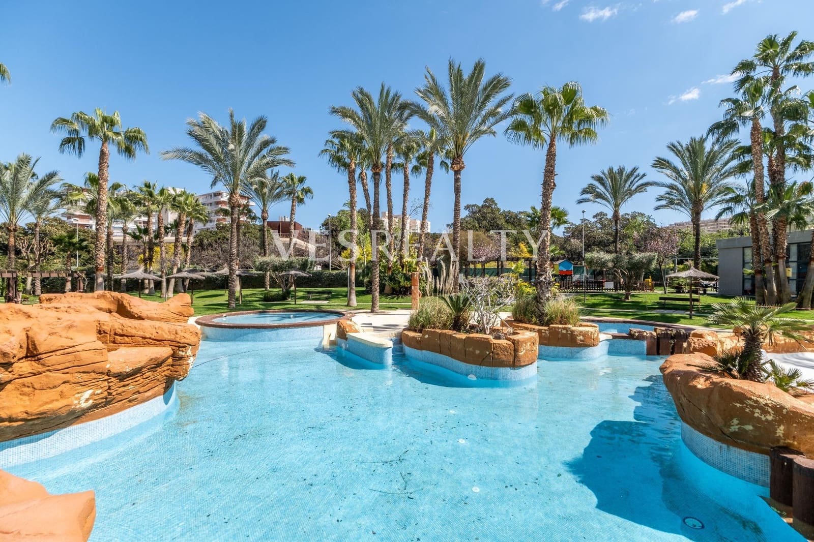 2 bedroom Flat for sale in Alicante / Alacant city with pool garage - € 600,000 (Ref: 8944835)