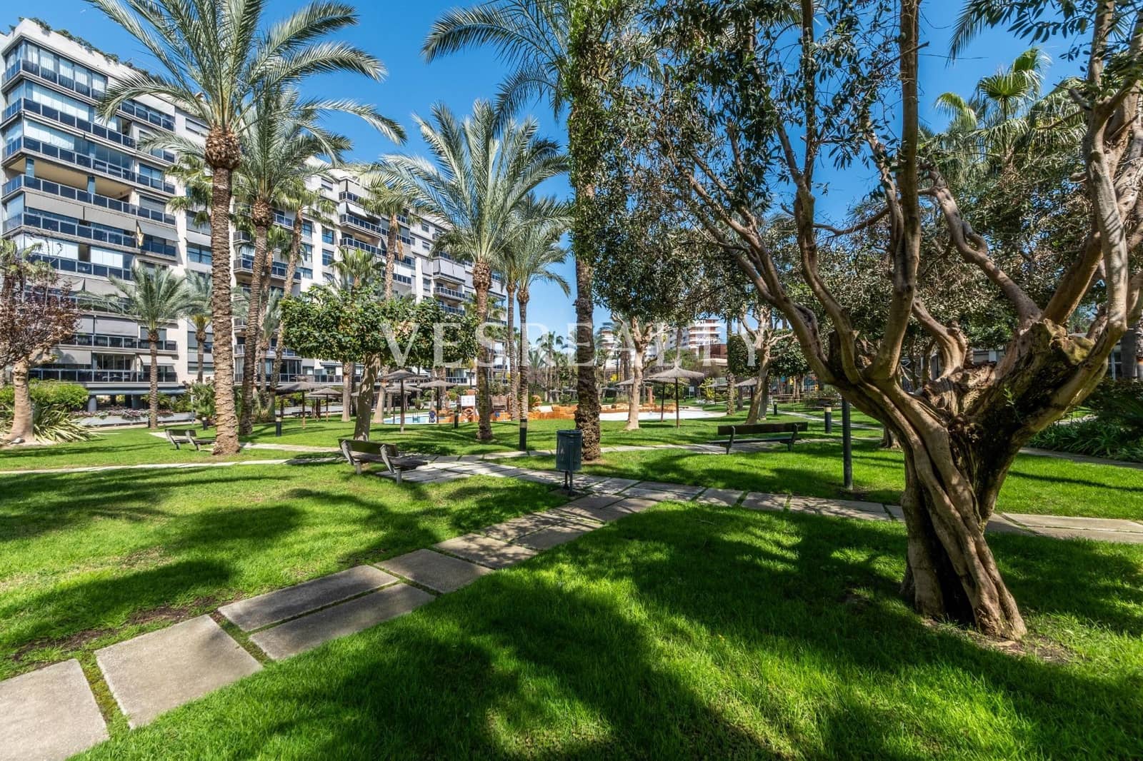 2 bedroom Flat for sale in Alicante / Alacant city with pool garage - € 600,000 (Ref: 8944835)