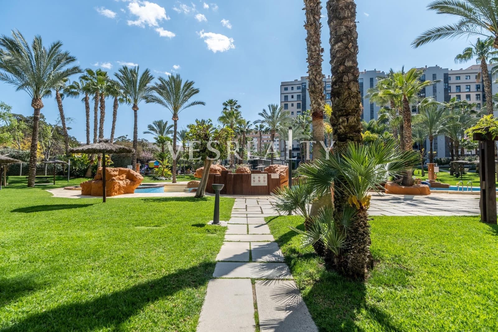 2 bedroom Flat for sale in Alicante / Alacant city with pool garage - € 600,000 (Ref: 8944835)