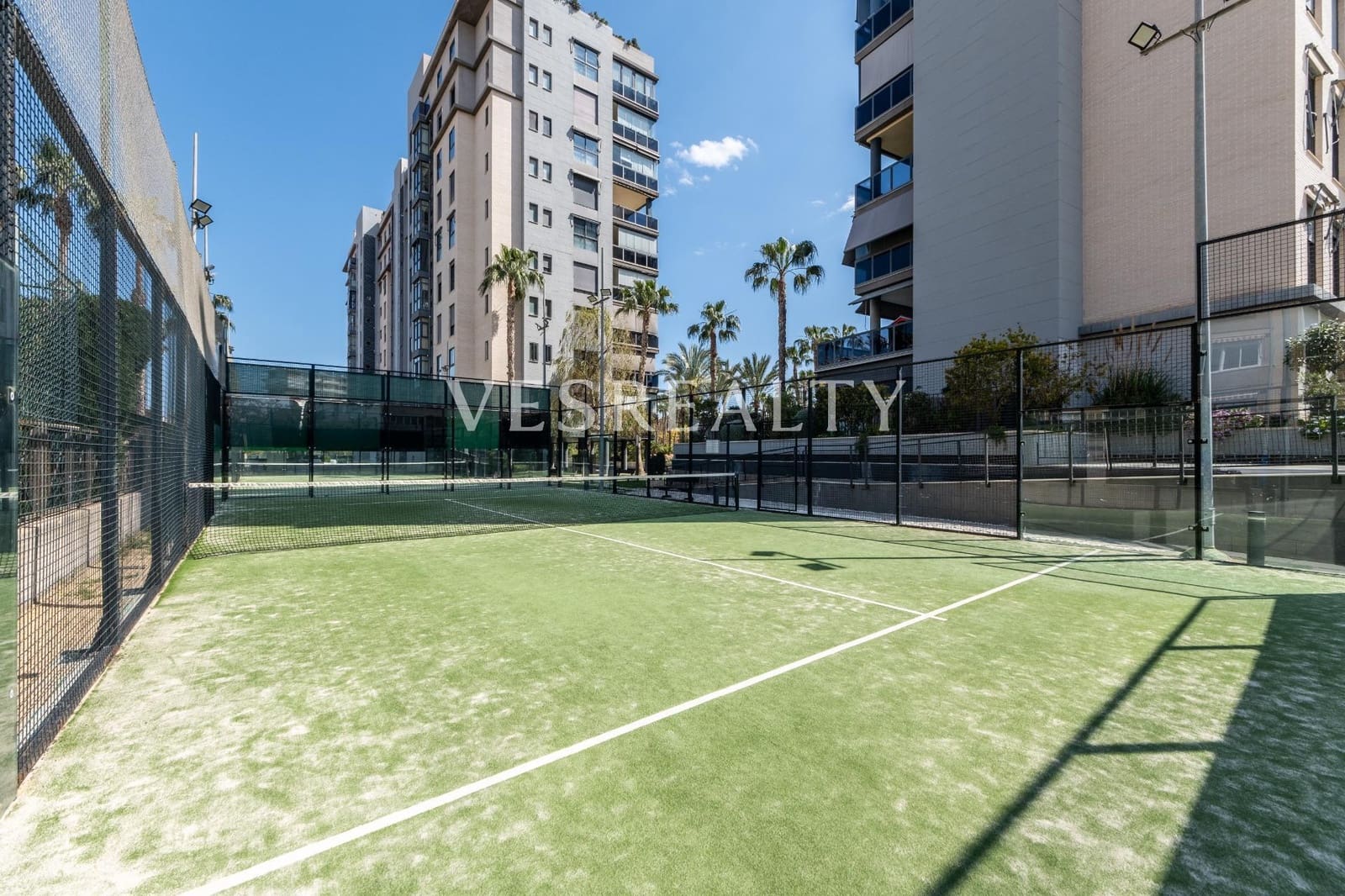 2 bedroom Flat for sale in Alicante / Alacant city with pool garage - € 600,000 (Ref: 8944835)