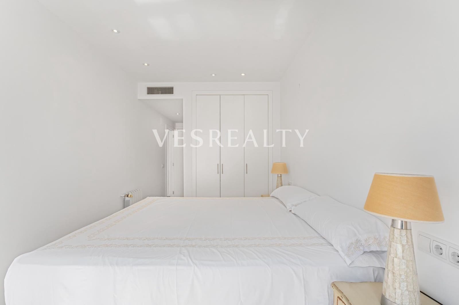 3 bedroom Flat for rent in Alicante / Alacant city with garage - € 2,300 (Ref: 8951387)