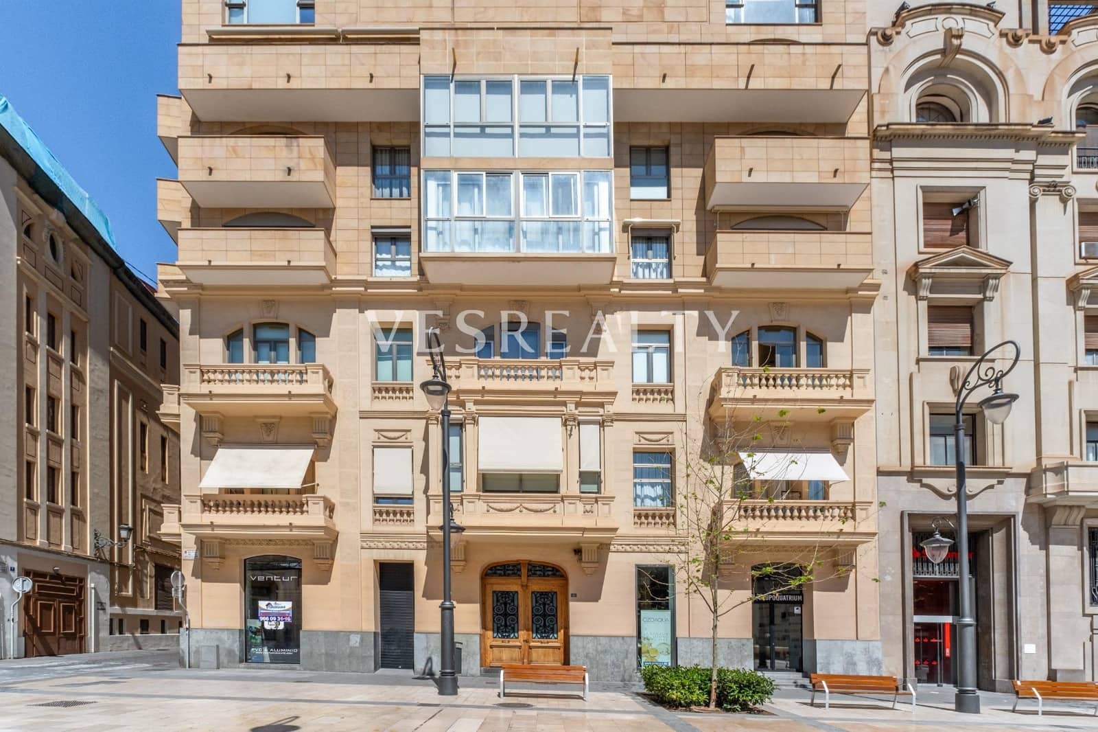 3 bedroom Flat for rent in Alicante / Alacant city with garage - € 2,300 (Ref: 8951387)