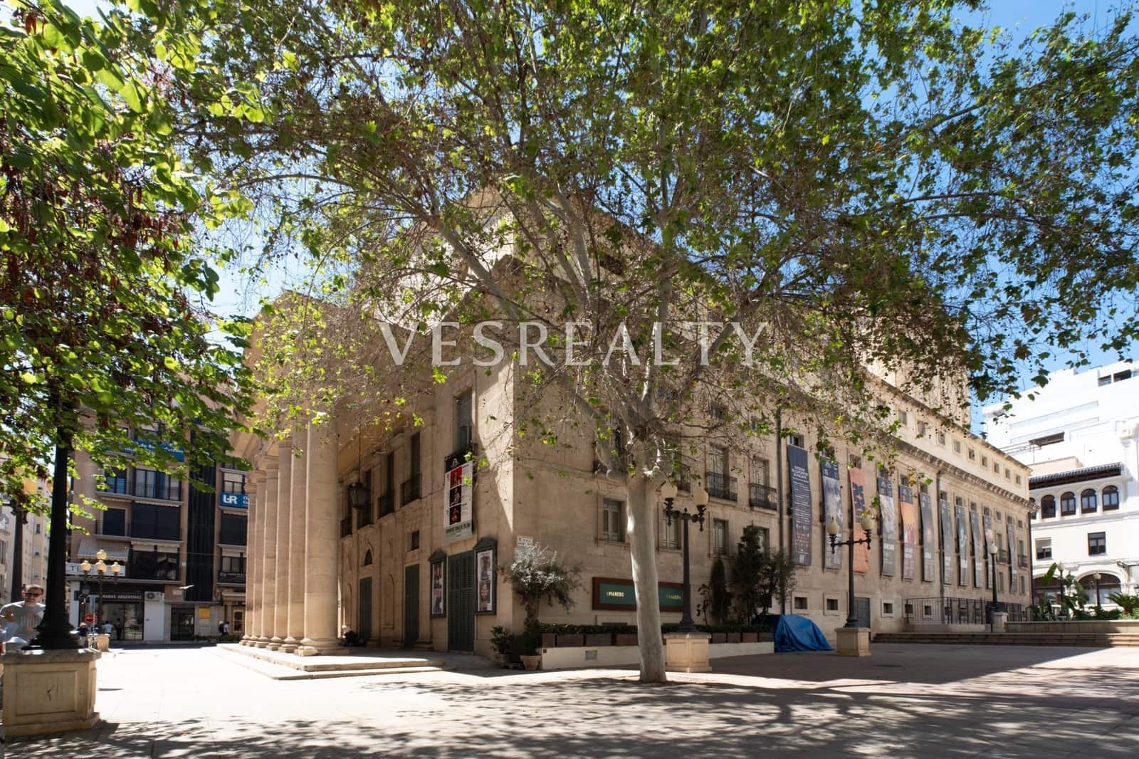 3 bedroom Flat for rent in Alicante / Alacant city with garage - € 2,300 (Ref: 8951387)