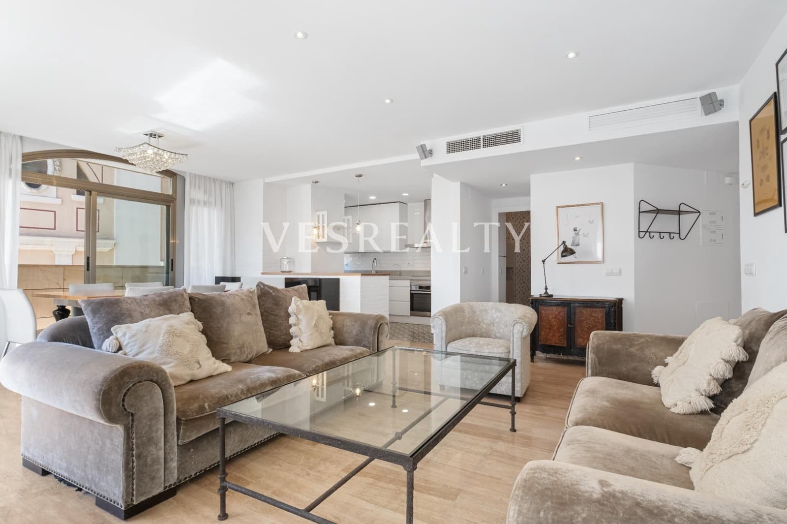 3 bedroom Flat for rent in Alicante / Alacant city with garage - € 2,300 (Ref: 8951387)