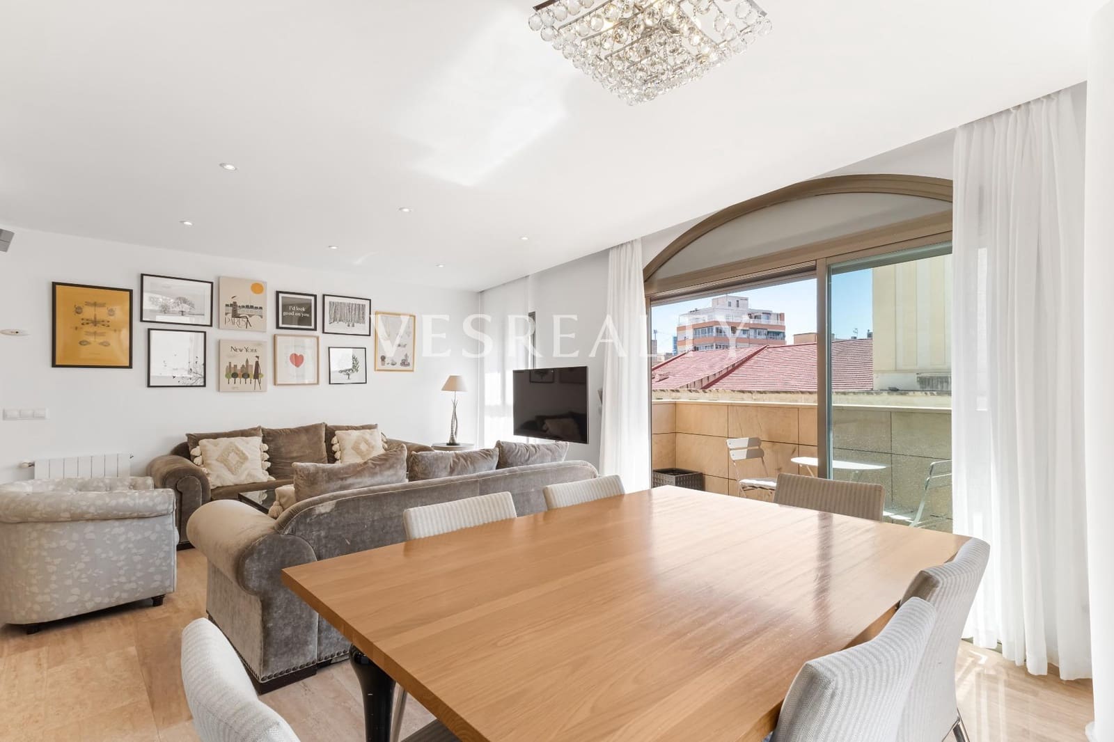 3 bedroom Flat for rent in Alicante / Alacant city with garage - € 2,300 (Ref: 8951387)