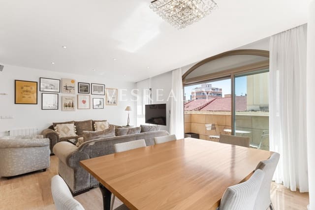3 bedroom Flat for rent in Barrio del Centro, Alicante / Alacant city with garage - € 2,300 (Ref: 8951387)