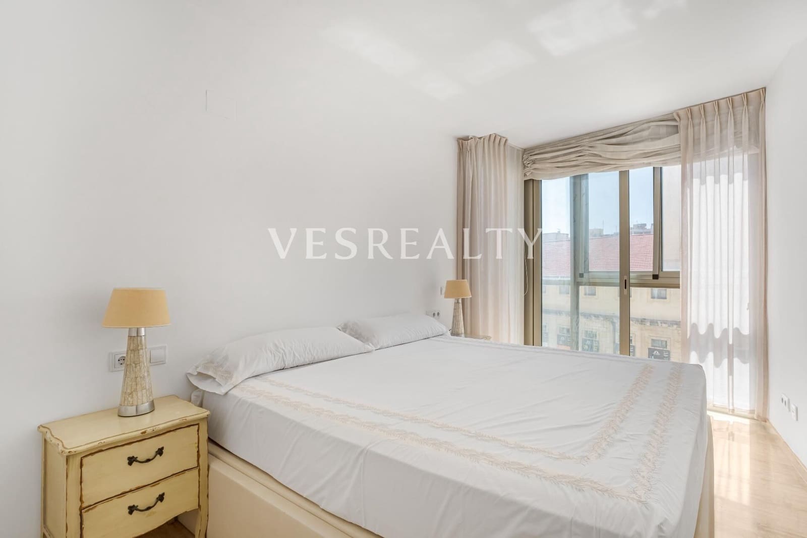 3 bedroom Flat for rent in Alicante / Alacant city with garage - € 2,300 (Ref: 8951387)